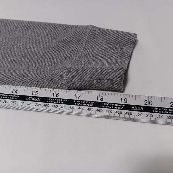 FAHERTY  Heather  Gray Movement 1/4 Zip Pullover.  Size  L - Picture 8 of 8